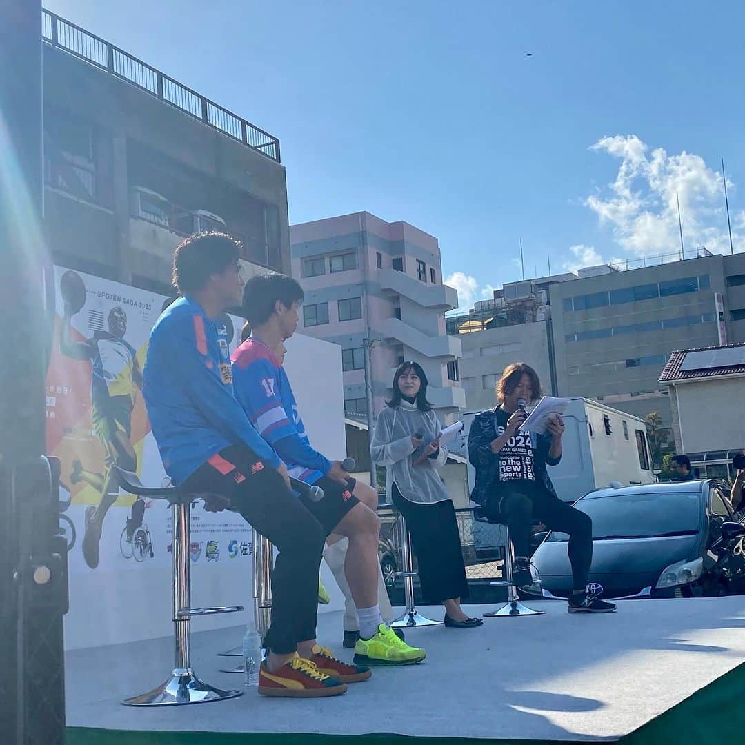 河田篤秀さんのインスタグラム写真 - (河田篤秀Instagram)「スポテンSAGA2023 石井さんと風智とトークショー出演 ちゃっかり写真も撮ってもらった📸 サッカーとバレーの楽しいコラボでした！  #佐賀さいこう #サガン鳥栖 #久光スプリングス  #河田篤秀 #本田風智  #石井優希」11月23日 18時20分 - atsushi_kawata_