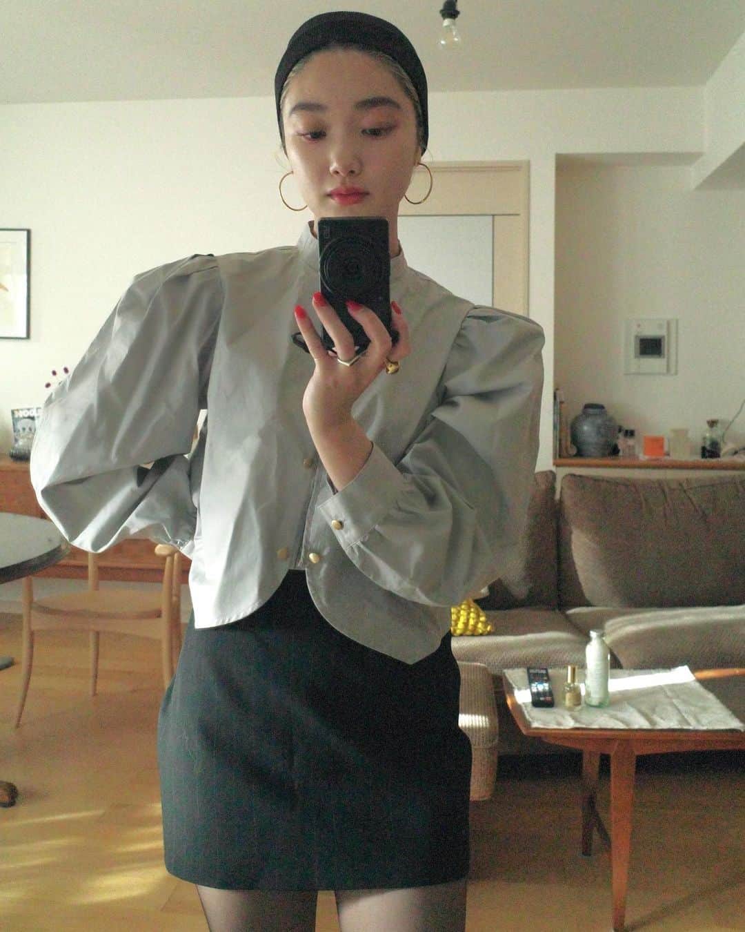 柳瀬未央のインスタグラム：「. 今年はグレー着たいよね🤍🤍  #0138n_fashion」