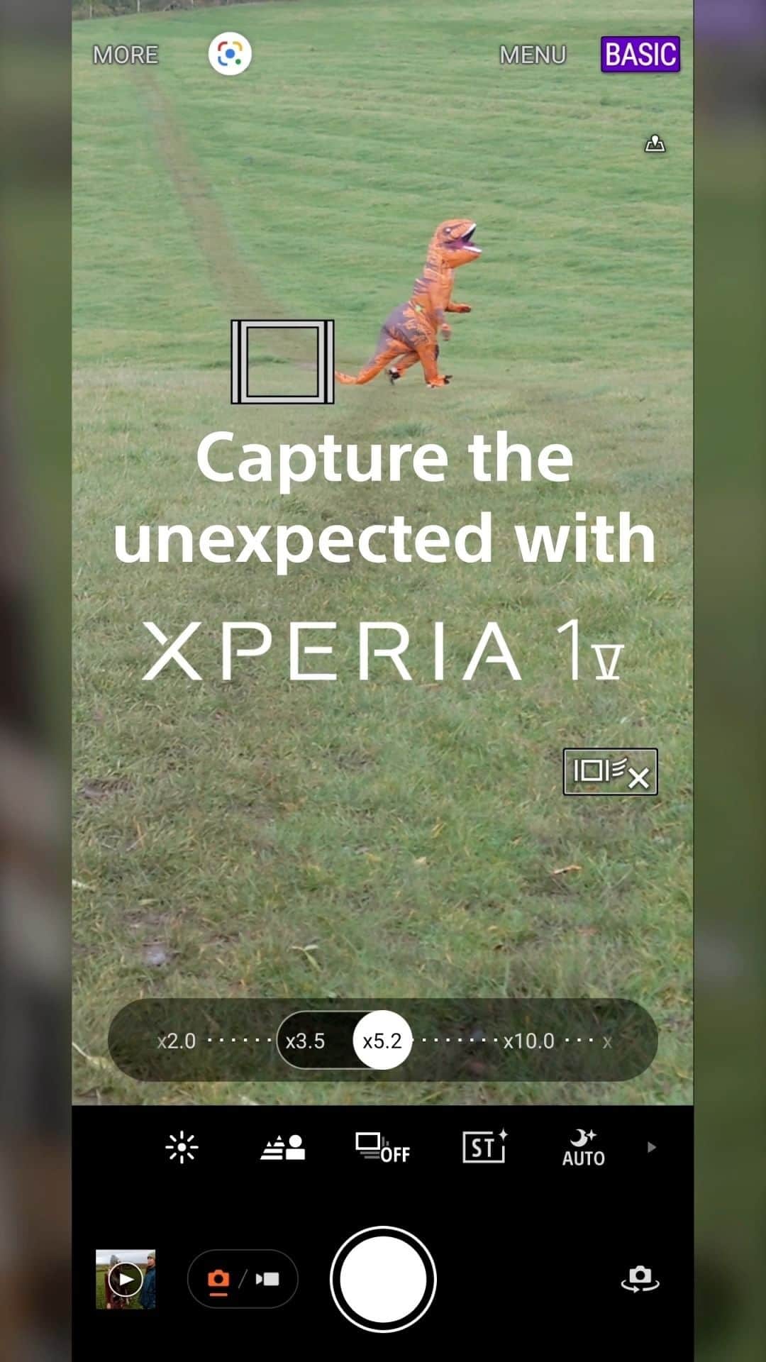 Sony Mobileのインスタグラム：「You can’t always predict what’s going to pop into your shot… 🦖   With 16mm, 24mm, and optical zoom delivering shots from 85mm to 125mm, Xperia 1 V lets you capture the unexpected without missing any detail – even when it’s in the distance! 📷   #Sony #Xperia #SonyXperia #Xperia1V #OpticalZoom」