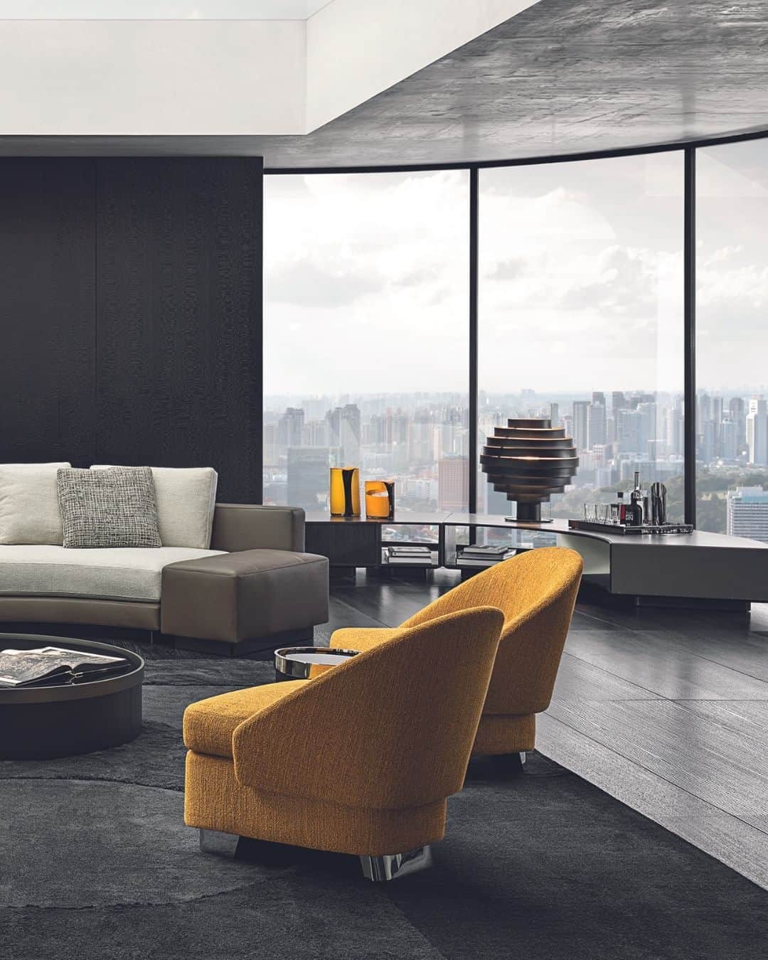 Minotti Londonさんのインスタグラム写真 - (Minotti LondonInstagram)「The Minotti Daniels sofa and seating system revitalises domestic living areas by introducing entirely novel compositions.   Elegant curves and ellipses serve to break up the linear nature of the layouts and imbue them with a more dynamic momentum.  Tap the link in our bio to explore the Daniels Sofa.  #minotti #minottilondon #luxuryfurniture #interiordesign #madeinitaly #luxurysofa #sofadesign #sofa #livingroomdecor #livingroomideas #livingroomdesign」11月23日 18時28分 - minottilondon