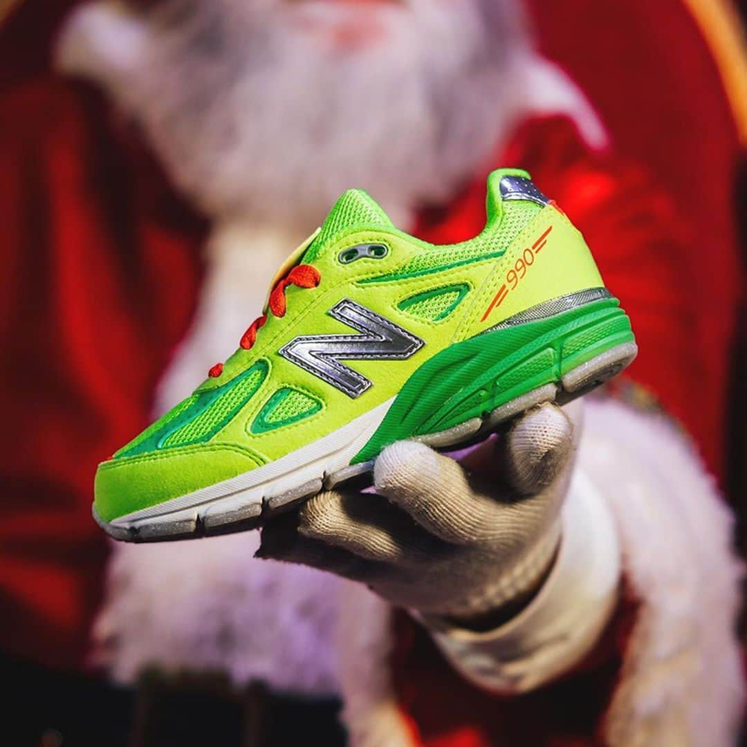 HYPEBEASTのインスタグラム：「@dtlrofficial and @newbalance are channelling the Grinch with their 990v4 in the “Festive” colorway.⁠ ⁠ As its name would suggest, the pair is inspired by the Holiday season and features a primarily vibrant green construction with bright red and silver accents. The red hits can be found at the laces, “990” branding, at the toe box, and at the heel of the shoe framing the “NB” logo. As for the silver elements, they appear most prominently at the sides of the shoe, expressed through the classic “N” logo.⁠ ⁠ Additionally, the duo also placed a Christmas tree graphic, adorned with snowflakes, at the insole of each pair. All of this sits on top of a white and Green ENCAP midsole, layered on top of a rubber outsole.⁠ ⁠ The pair is set to release on November 27, exclusively via DTLR’s official site and will be available in youth sizes, including grade school, preschool and toddler, with prices ranging from $80 to $115 USD.⁠ Photo: DTLR」