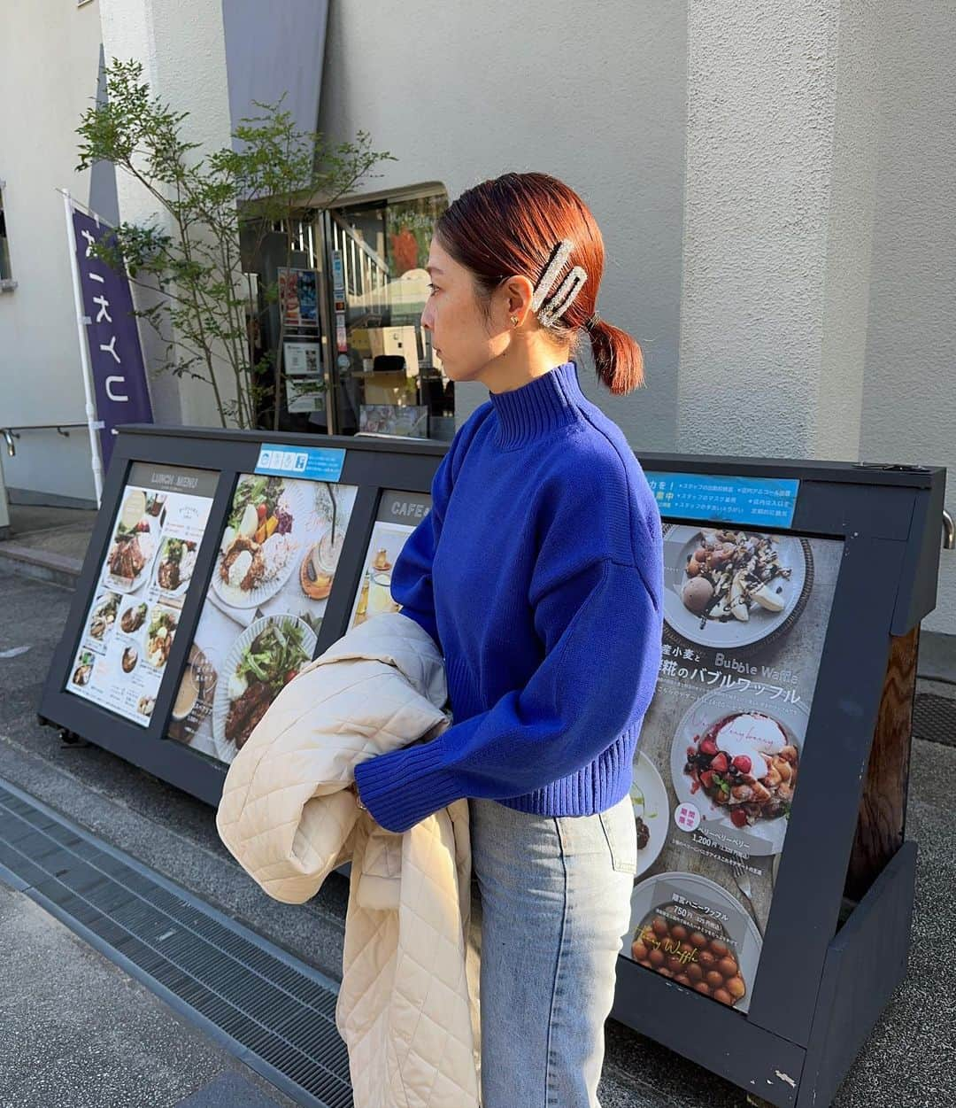 ナカイシミキさんのインスタグラム写真 - (ナカイシミキInstagram)「あったかーい秋のお出かけ🍂  大好きなカラーのロペピクニックのブルーニット🫐 クロップドカラフルニット @ropepicnic_official   ブルーは褒められカラーなので 着てるだけで🩵  #私は162cmでサイズ38  ハッキリしたカラーなので アウター羽織ってもかわいい☺️ 秋から着れるゴワゴワ感ないニットですっ  #CM着用アイテム  オンラインでもスタッフさんが着てる動画が載っていて わかりやすいですよっ  #PR #ロペピクニック #ropepicnic #クロップドカラフルニット #スタイルアップ　#ママコーデ #mama #mamacode #mamafashion #男の子ママ #knit #ニットコーデ #ボブ　#ヘアアレンジ　#ヘアピン　#お出かけコーデ #シンプルコーデ #デニムコーデ　#須磨離宮公園」11月23日 18時33分 - mikivicious