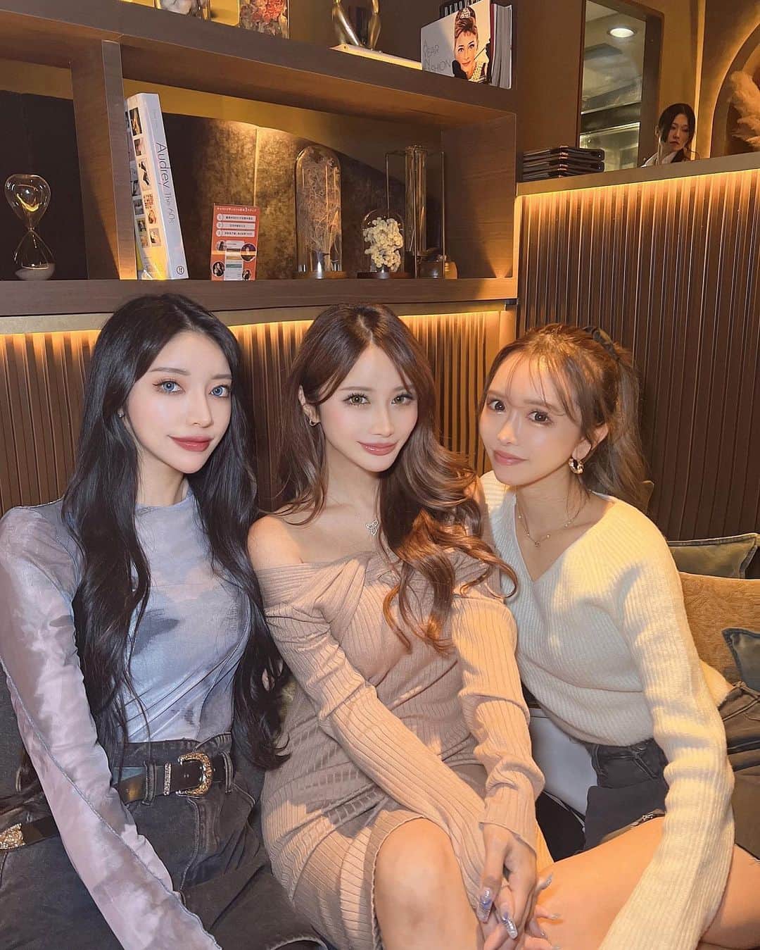 Chikoさんのインスタグラム写真 - (ChikoInstagram)「西麻布交差点からすぐのレストランバー🍴🍸 @oksan.nishiazabu に行ってきました🩵🩵🩵 . 店内は洗練されていてインテリアも拘っていて とってもお洒落で品のある空間でした🫧✨ 完全個室、半個室席、カウンター席、 一般席と席が多数あったので 女子会、恋人、お仕事の接待にも どのシーンでもぴったりの空間だなって思いました✨️ . お料理は本格シェフさんが作る 最高に美味しいものばかりでした🤍 . パスタとリゾットは こんな感じのが食べたいと伝えると その時食べたいものが食べれるよ😍 . 私は明太クリームのクリーム多めのものをオーダー💕 . 西麻布交差点からすぐなのに穴場すぎた☺️💕 ぜひみんな行ってみて！ めちゃくちゃ良かったから😍🤍🤍🤍 . . . #pr #西麻布グルメ #nishiazabu #港区 #イタリアン #レストランバー #restaurantbar #restaurant #お洒落なレストランでランチ #映えスポット #映えグルメ #映え」11月23日 18時35分 - chan.chiko.888