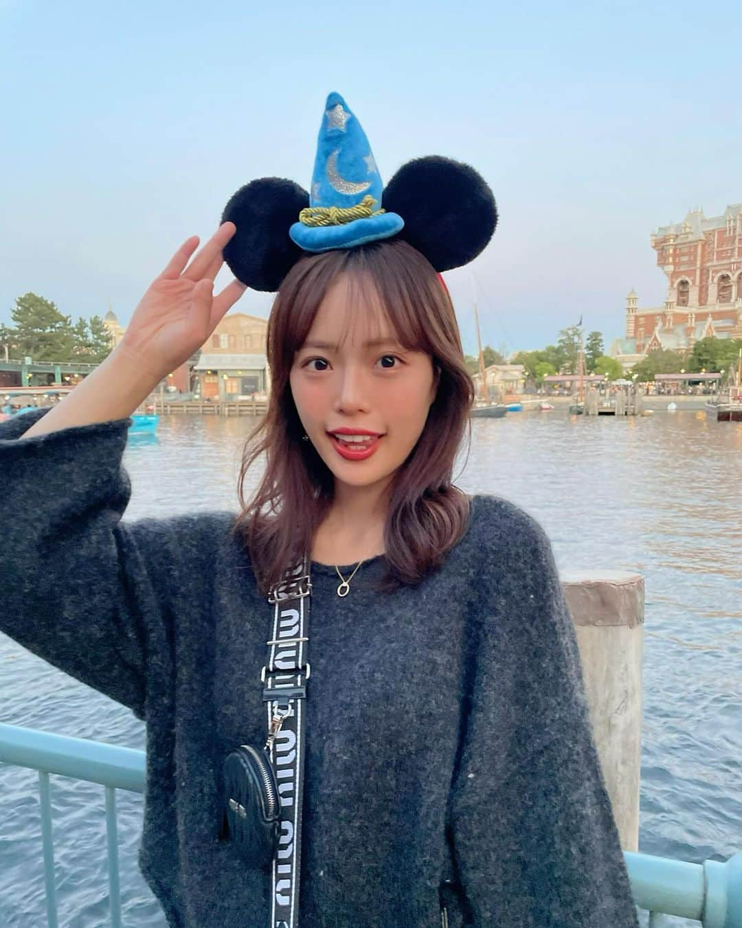 SERINAさんのインスタグラム写真 - (SERINAInstagram)「だいぶ前に行ったディズニー🏰 いつ行っても楽しいの最高すぎ🥱💙  #disney#disnneysea」11月23日 18時36分 - necoserina