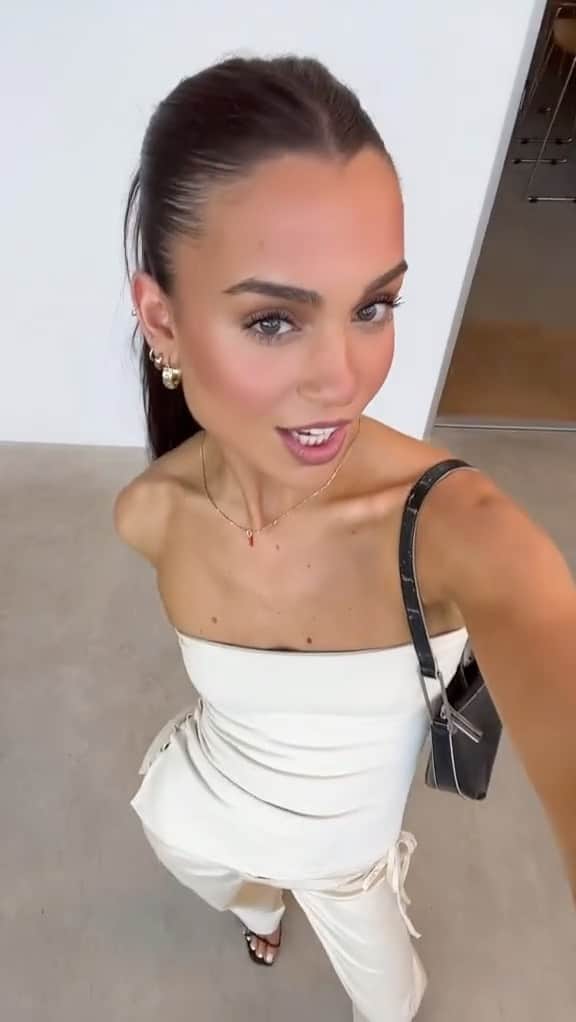 tiger Mistのインスタグラム：「TikTok made me buy it. 🤍 The Indira Top is BACK by popular demand - NOW 40% OFF!」