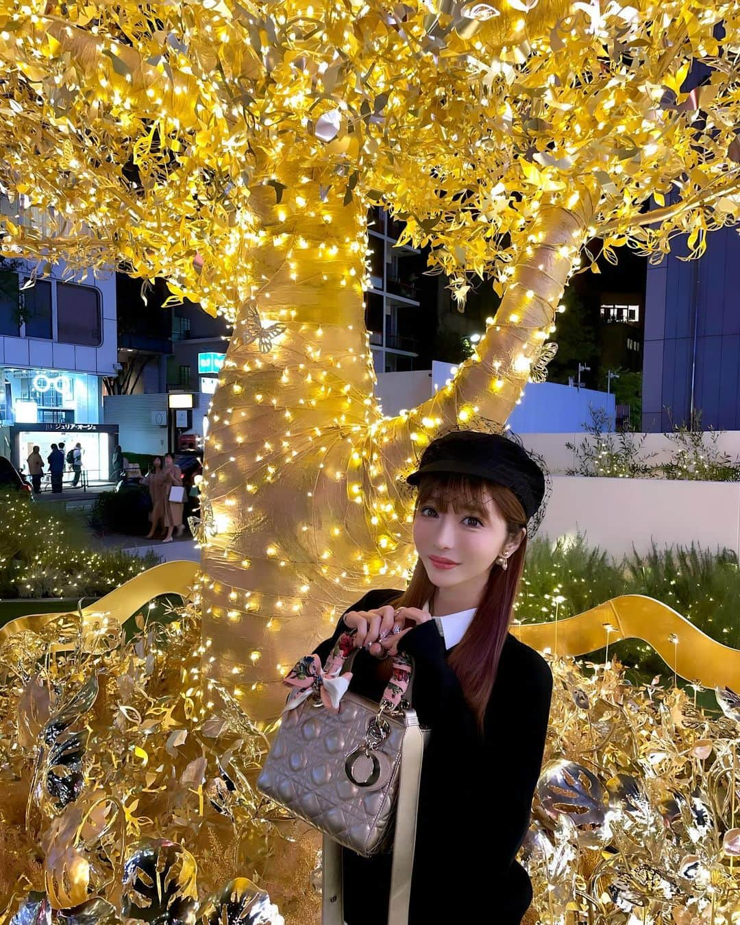 一條りおなさんのインスタグラム写真 - (一條りおなInstagram)「. DIOR HOLIDAY POP-UP🦋✨ . #dior #diorholiday  #diorholidaypopup  #holidaycollection  #ladydior  #ootd #ディオール #ディオールホリデー  #ディオールホリデーポップアップ」11月23日 18時37分 - riona.i