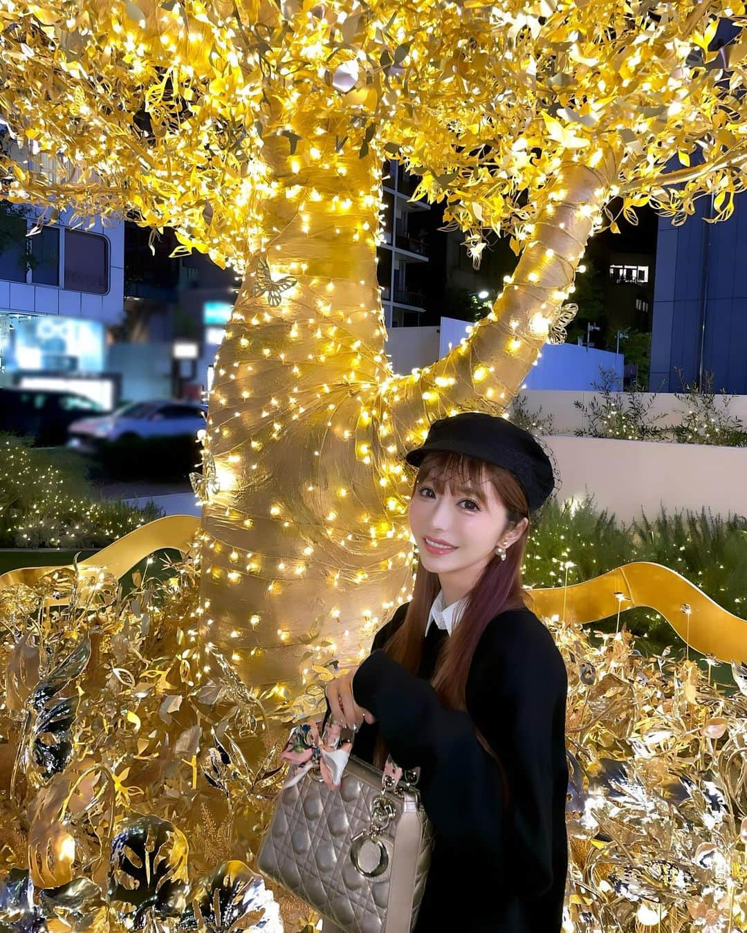 一條りおなのインスタグラム：「. DIOR HOLIDAY POP-UP🦋✨ . #dior #diorholiday  #diorholidaypopup  #holidaycollection  #ladydior  #ootd #ディオール #ディオールホリデー  #ディオールホリデーポップアップ」