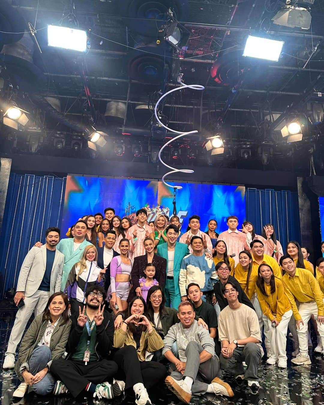 Ryan Bangさんのインスタグラム写真 - (Ryan BangInstagram)「The world is healing ♥️  #magpasikat2023teamanneryanogie」11月23日 18時38分 - ryanbang