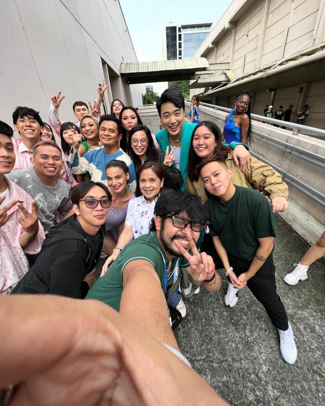 Ryan Bangのインスタグラム：「The world is healing ♥️  #magpasikat2023teamanneryanogie」