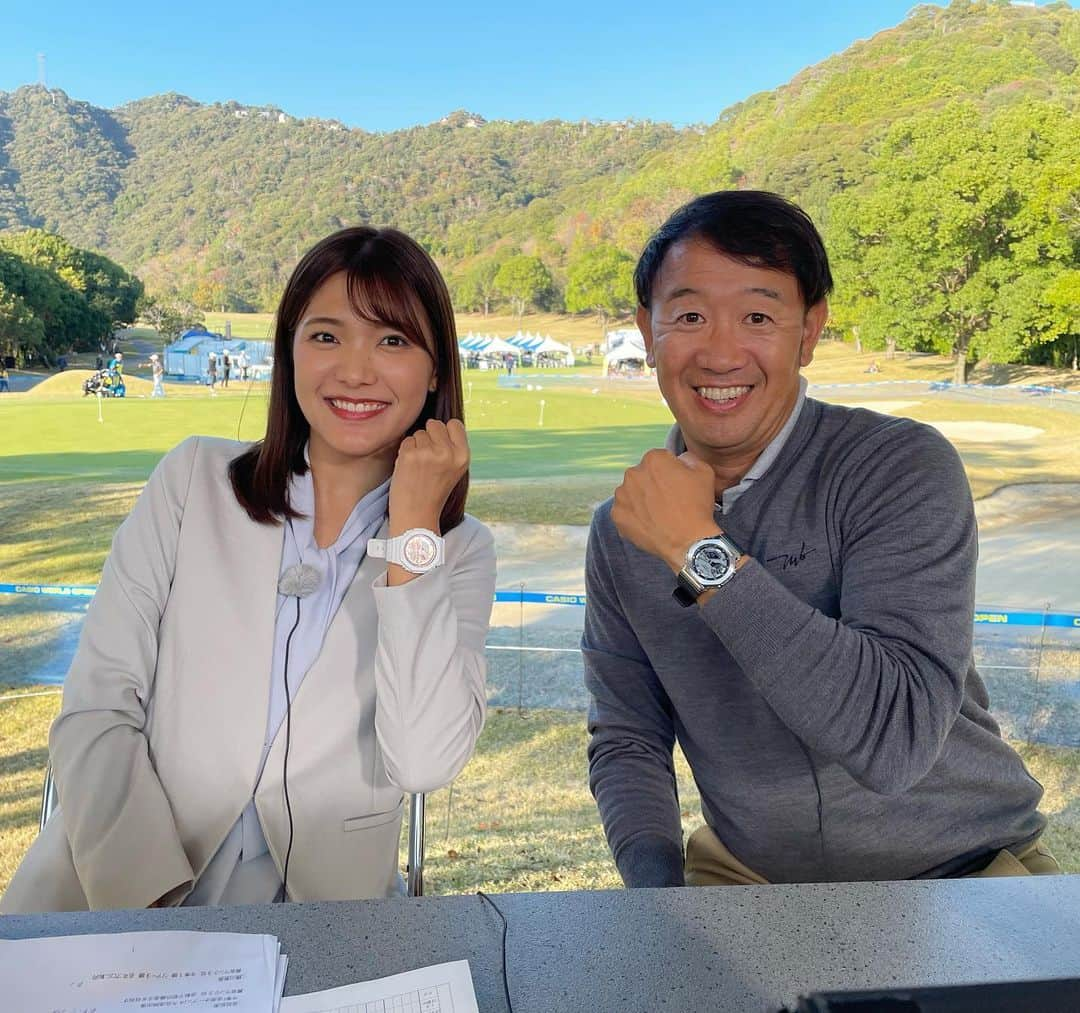 木岡真理奈さんのインスタグラム写真 - (木岡真理奈Instagram)「カシオワールドオープン始まりました⛳️ 田島創志プロと生放送で初日の戦いをお伝えしました✨  ゴルフ担当としても歴は浅いですが、すっかり夢中。 実況までの間もずっとラウンドについて回っていました。 （それで昼ごはんを食べ損ねた🤦🏻‍♀️）  ぽかぽか陽気のきょうとは打って変わって 明日からは気温がぐっと下がり、コンディションが変わり おもしろい戦いになってきそうです！！ 決勝進出、優勝争い楽しみです🏆  #カシオワールドオープン2023」11月23日 18時39分 - kutv_kioka