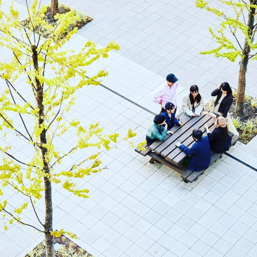 法政大学さんのインスタグラム写真 - (法政大学Instagram)「It's a #campuslife！  良き友、良き出会い😊 市ケ谷キャンパスの風景をお届け✨  もうすぐ11月もおわりですね。だいぶ寒くなってきので、みなさん体調気を付けてお過ごしください～🙌  #法政大学 #法政 #大学 #春から法政 #春から大学生 #受験生 #市ケ谷 #キャンパスライフ #大学生活 #試験 #勉強 #授業 #HOSEI #hoseiuniversity #hosei #university #student」11月23日 10時07分 - hosei_university