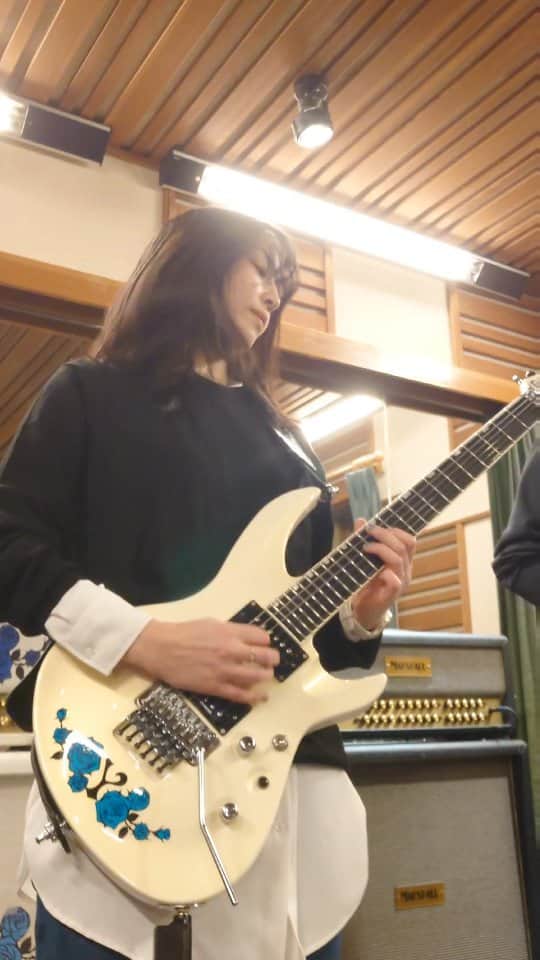 Yukiのインスタグラム：「#rehearsal 2  （16th Nov, 2023）  ♪ Begin Again / D_Drive   #beginagain  #guitar #Marshall #ESP #boss  #ギター #Yuki   #D_Drive @d_drive_official @d_drive_gt_seiji @toshiyuki.sugimori  @d_drive_dr_chiiko」