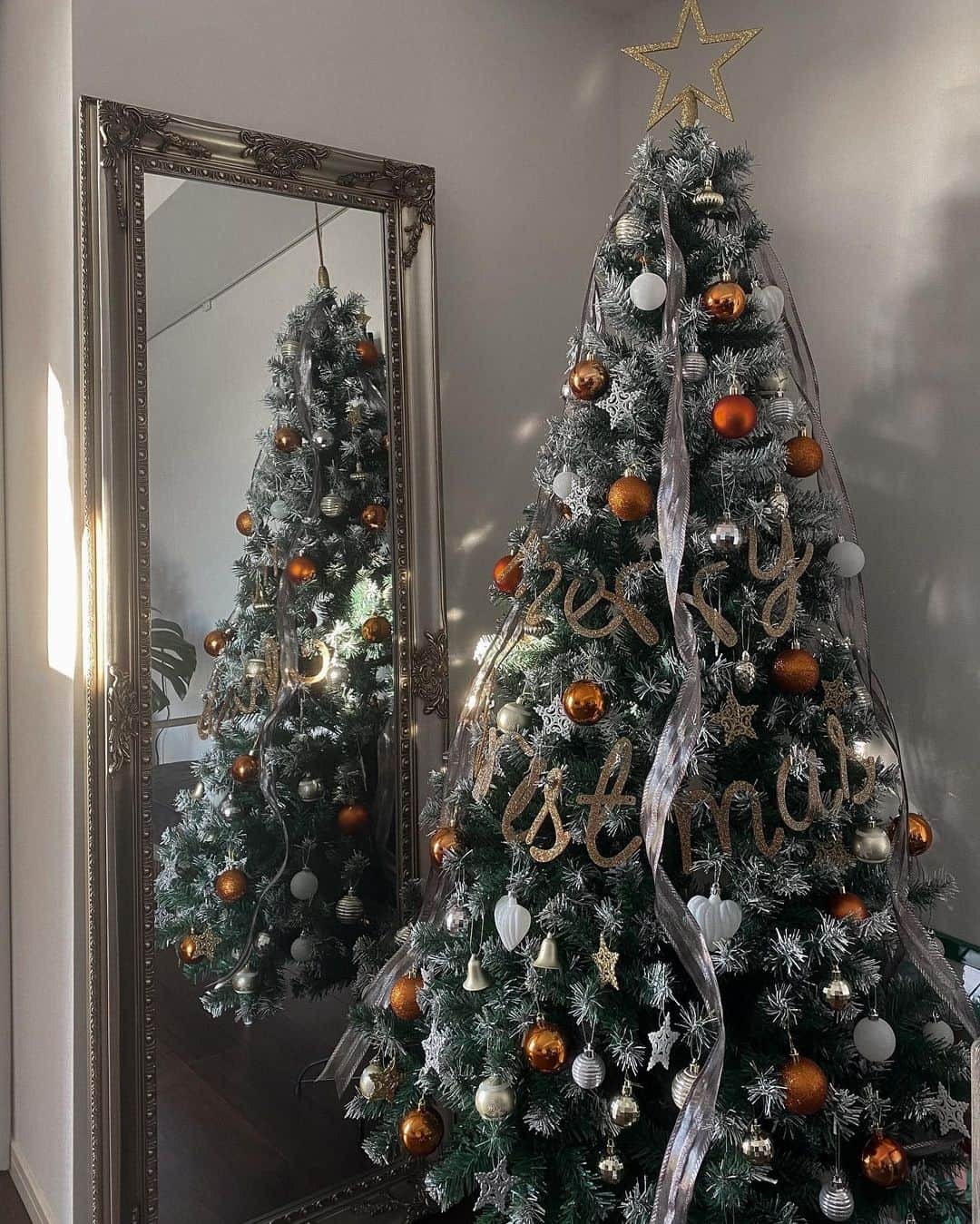 Kanna♡Ivyさんのインスタグラム写真 - (Kanna♡IvyInstagram)「My favorite season is coming🌲  Because one day under the tree will be surrounded by presents🎁💛」11月23日 10時30分 - kkkkkkanna