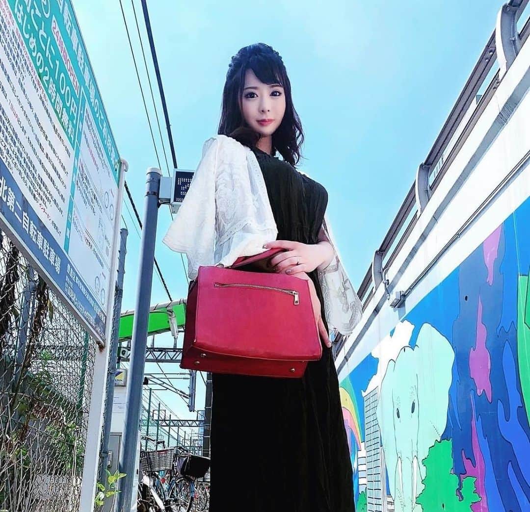 のインスタグラム：「Good morning☀️✨ How about me like this sometimes？🫣💗  #winter  #fashion  #beauty  #lovely #日本女孩 #日本美女 #性感女演員 #日本性感女星」