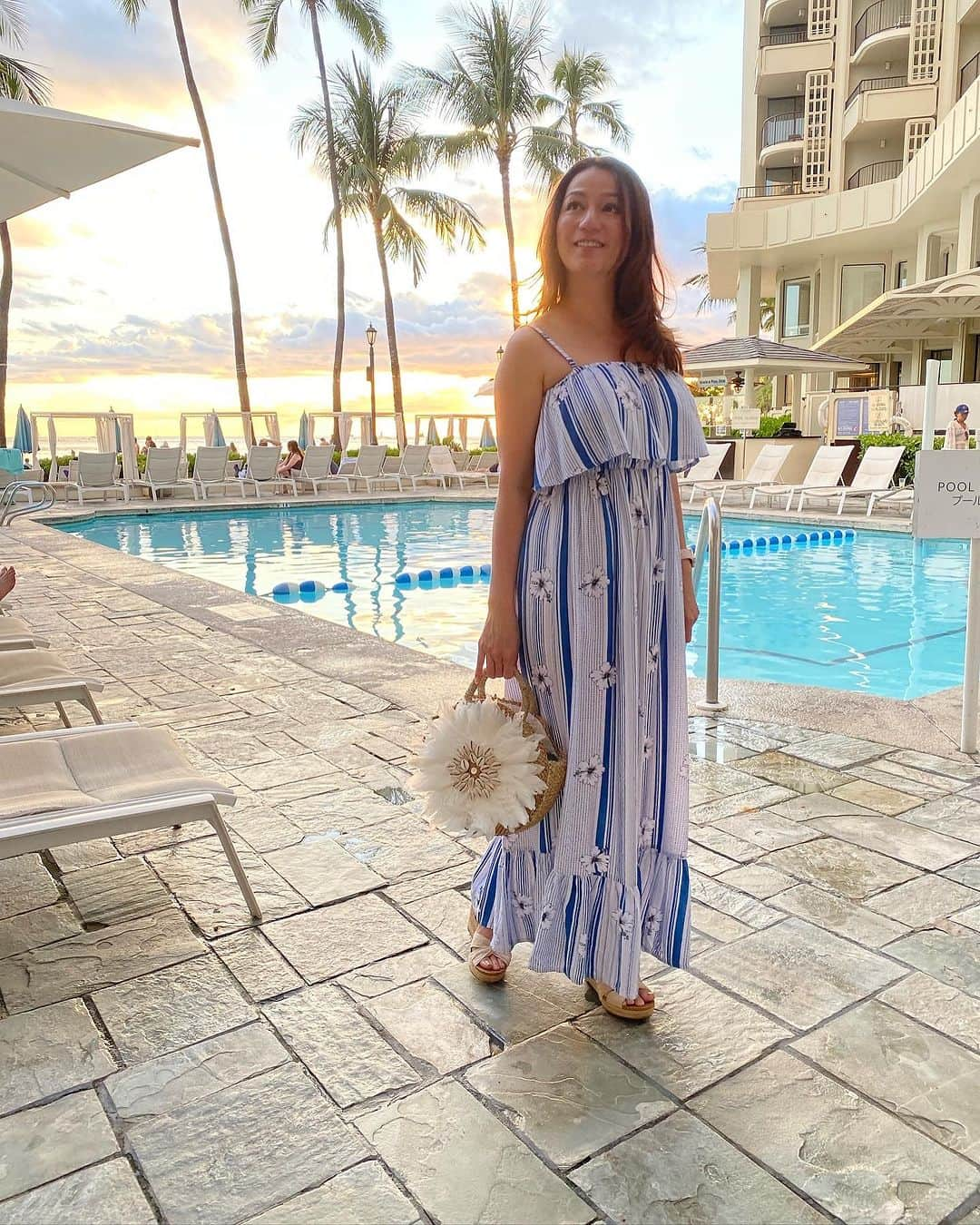 Angels By The Sea Hawaii Waikiki Based Boutiques ?Original clothing designed さんのインスタグラム写真 - (Angels By The Sea Hawaii Waikiki Based Boutiques ?Original clothing designed Instagram)「🌺👗×👜 褒めてもらえるお気に入りのコーディネート。  👗 Moana Long Blue HibiscusDress @angelsbythesea  👜 Straw Bag wFeather&Shell @angelsbythesea  📸 @nina_bythesea  📍 Hawaii  @angelsbythesea has been Hawaii’s resort fashion brand based in Honolulu, Hawaii, since 2010. Please visit our online store 🌺www.angelsbytheseahawaii.com Owner Designer Nina Thai (Miss Waikiki) @nina_bythesea (日本語勉強中📚🙇🏻‍♀️) Please feel free to tag your pic for a chance to be featured!  ハワイのリゾートファッション、 エンジェルズバイザシー はミスワイキキである Nina Thai によって作られたハワイオリジナルファッションブランドです🌴日本語ウェブサイトはこちら www.angelsbytheseahawaii.jp  ハワイやリゾートファッションが好きな人は是非私達のアカウントをフォローして下さい🙌また私達の商品をポストする際にタグ付けしていただいたら私達からリポストされるチャンスがあります  #angelsbytheseahawaii #angelsbythesea #hawaii #waikiki #supporthawaii #ハワイ #ワイキキ #カイルア #ラニカイビーチ #ハワイ好きな人と繋がりたい #エンジェルズバイザシーハワイ #エンジェルズバイザシー #ハワイに恋して #ハワイ限定」11月23日 10時41分 - angelsbythesea