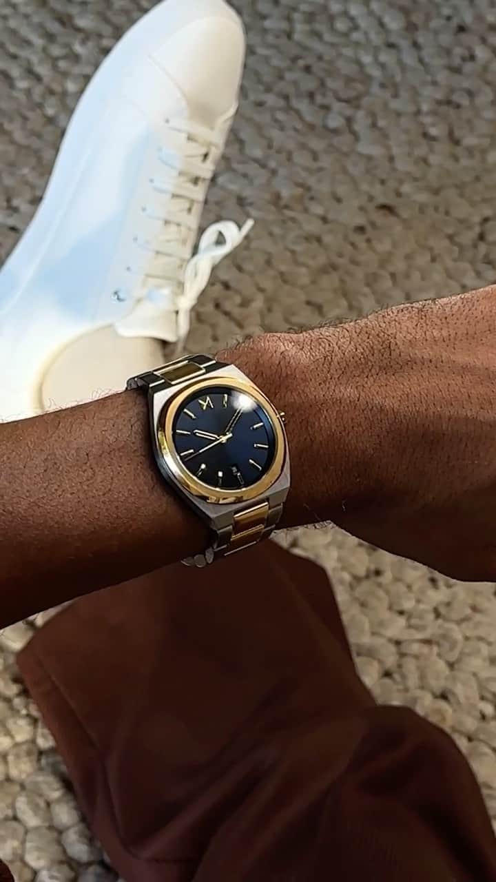 MVMTのインスタグラム：「A clean watch rises above trends. On sale now. #jointhemvmt #watches #menswatches」