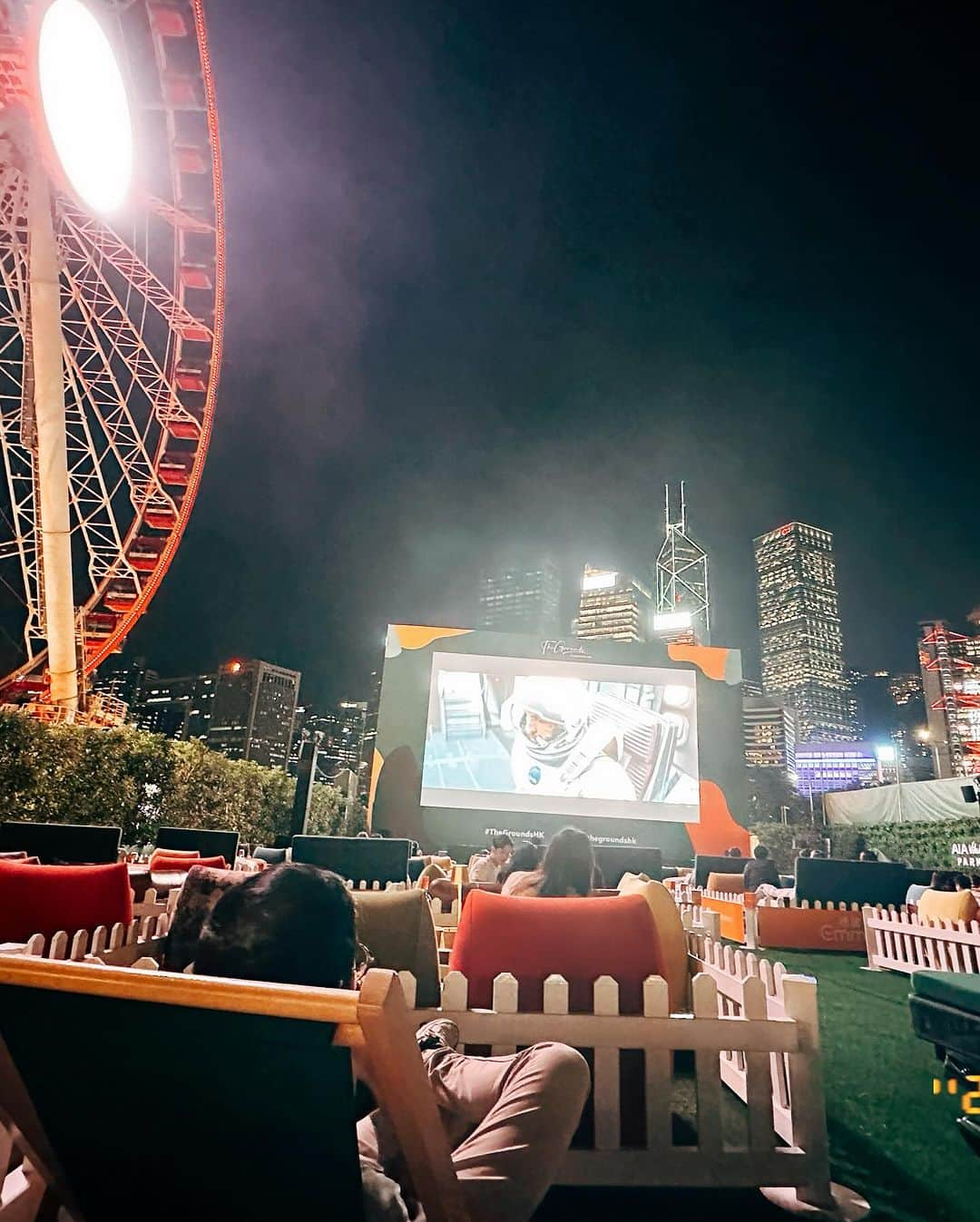 レスレイ・チアンさんのインスタグラム写真 - (レスレイ・チアンInstagram)「Outdoor cinema was sooo fun! #Interstellar 🧑‍🚀🚀  Wearing @akiyamachoo’s new line @sung1975_official 🩶」11月23日 13時00分 - lesleychianglove