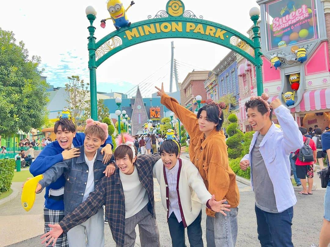 BOYS AND MENのインスタグラム：「本日より発売スタート 1月号 #KELLY 📚✨  🌎#ボイメン #USJ 🌍 Xにてお写真アップ中📸  ボイメンが全力で #ユニバ を遊び尽くす企画・第4弾が掲載されています💥  ぜひお買い求めください🥳✨  #BOYSANDMEN #ユニバーサル」