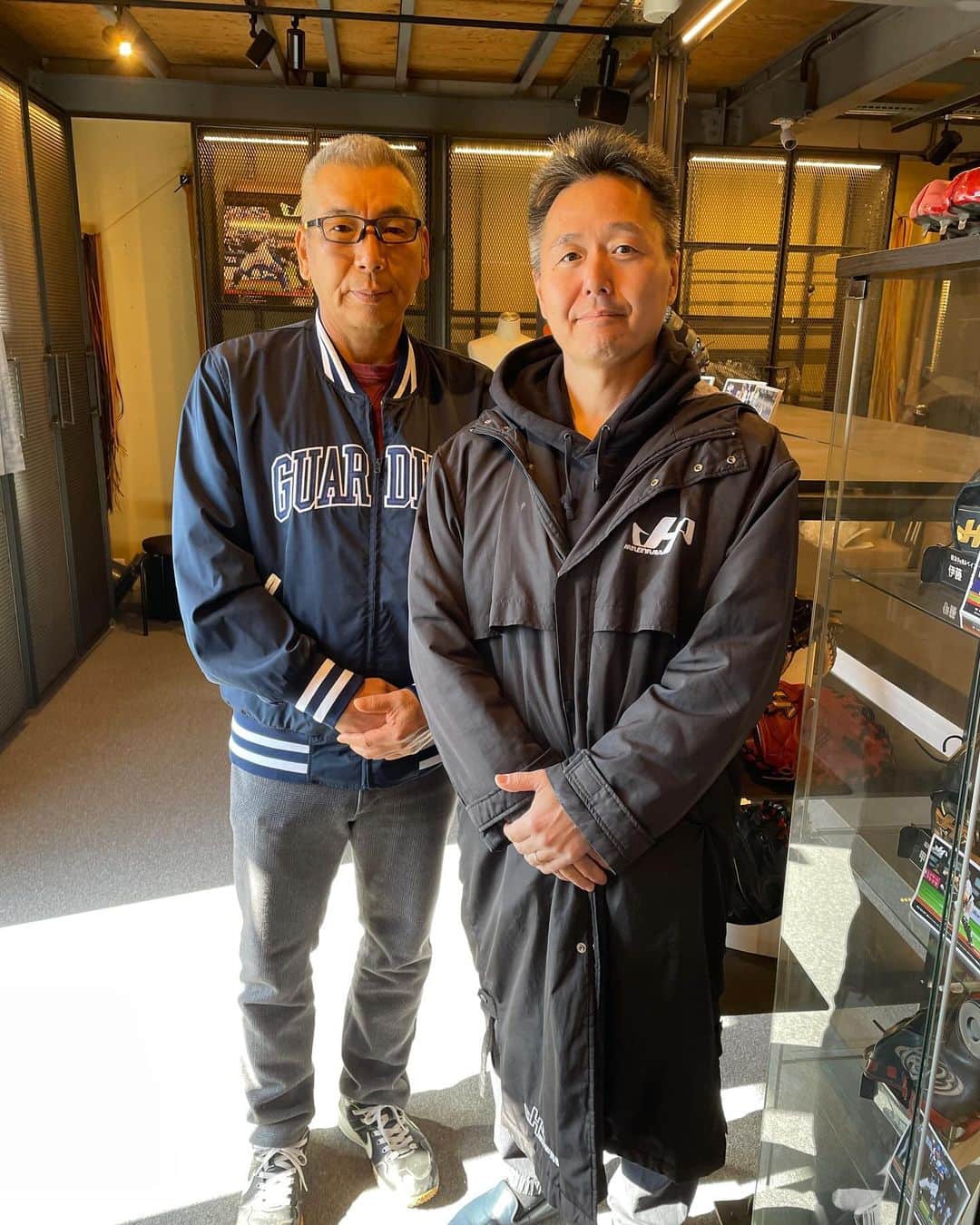古久保健二さんのインスタグラム写真 - (古久保健二Instagram)「ハタケヤマスポーツさんにお伺いし、吉田社長にシーズン終了の御挨拶。 今年も大変お世話になりました。 沢山のミットを作っていただき、ありがとうございました。謝謝 #ハタケヤマ#キャッチャーミット#CPBL#樂天モンキーズ」11月23日 11時08分 - kenjifurukubo