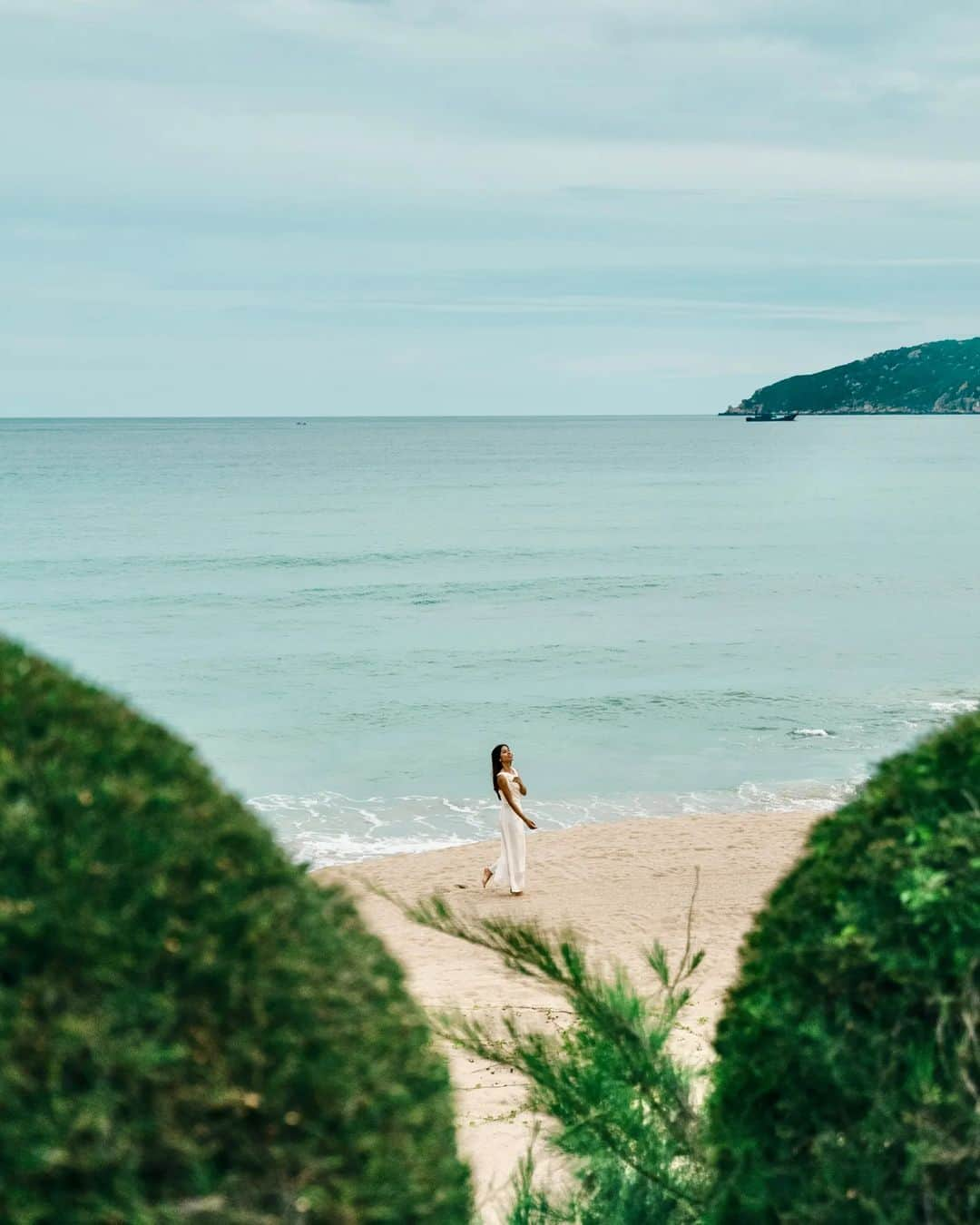 リッツ・カールトンさんのインスタグラム写真 - (リッツ・カールトンInstagram)「On the southern shores of Hainan Island, take a path into something tropical at The Ritz-Carlton Sanya, Yalong Bay.」11月23日 11時08分 - ritzcarlton