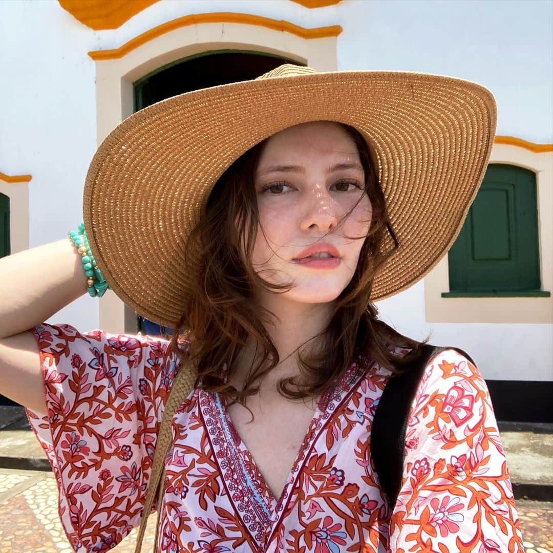 湊ジュリアナのインスタグラム：「日本語、português, English 👇自然がある場所は気づいたら心が豊かでhappyになれるね🎶❤️ブラジルにいるとどれだけ自分がシャイなのかに気づいた〜少しずつ考え過ぎず楽しもう🥰❤️ Me sinto mais relaxada e feliz quando estou cercada pela natureza ❤️Só percebi o quão tímida sou depois que cheguei ao Brasil. Haha tentando quebrar esse hábito de pensar demais 🙌 I feel more relaxed and happy when I’m surrounded by nature ❤️I just realized how shy I am after I arrived in Brasil. Lol trying to break that habit of overthinking 🙌 ✨ ✨ ✨  #salvador #bahia #salvadorbahia #ilhadosfrades」