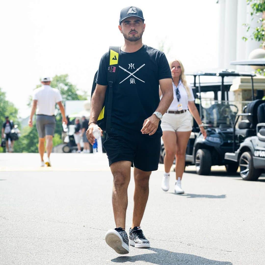 エイブラハム・アンサーのインスタグラム：「Walking into the off season. It was a year of highs and lows. Plenty to look forward to. The grind never stops. ¡Vamos!」