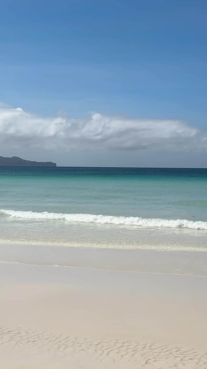 アン・カーティスのインスタグラム：「A view I will never get tired of. For me, para sa akin lang naman noh. Nothing beats the beaches of the Philippines. And, I thank you! -Anne Curtis, FILIPINAAAAAS!」