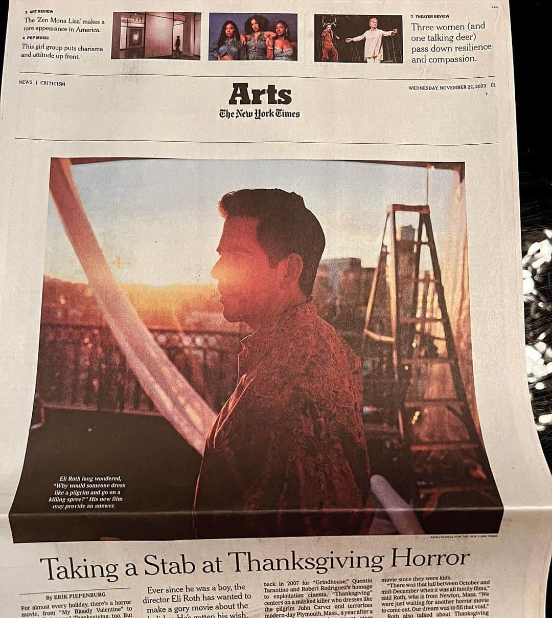 イーライ・ロスさんのインスタグラム写真 - (イーライ・ロスInstagram)「Feeling artsy. Thanks @nytimes @advli @thanksgivingmovie out now 🪓🦃❤️ Bone appetìte」11月23日 11時20分 - realeliroth