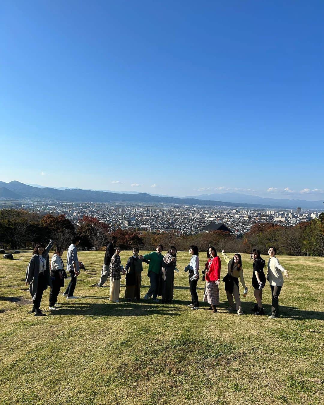 進藤やす子さんのインスタグラム写真 - (進藤やす子Instagram)「＊ 前半チームのみんな、後半戦も頑張ってね〜！  写真はあまりにもいい天気だった過日の息抜きタイム☀️  #悠創の丘」11月23日 11時22分 - yasukoshindo