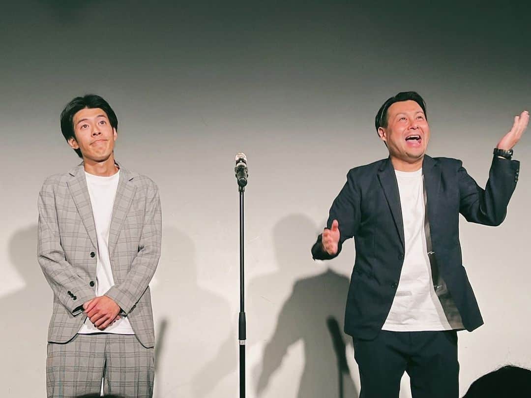 しょっぴーさんのインスタグラム写真 - (しょっぴーInstagram)「昨日は #笑タイム vol,7  今回も無事に終了！ご来場の皆様、本当にありがとうございました！満席感謝！  ネタは漫才とコント！！色々な挑戦もできて良かった！！  企画ではミーナの喜助くんと念願の豆苗漫才！笑 めっちゃ楽しかった✌️  ゲストのミーナのお二人、盛り上げてくれてありがとう！！！  そして差し入れもたくさん、、本当にいつもありがとうございます！  来月は年内ラスト！ 12/27(水)18:00開場、18:30開演！ (軽い忘年会あり) お待ちしてます*\(^o^)/*  #溝ノ口劇場 #さくらだモンスター #九州男子"#下地孝明 #タダノリモンスター #ぷれいぼうる #ミーナ #漫才協会 #西川ゆりの #豆苗」11月23日 11時29分 - syoppy0110