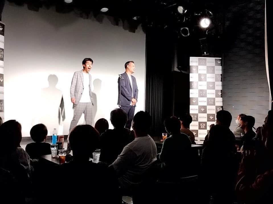 しょっぴーさんのインスタグラム写真 - (しょっぴーInstagram)「昨日は #笑タイム vol,7  今回も無事に終了！ご来場の皆様、本当にありがとうございました！満席感謝！  ネタは漫才とコント！！色々な挑戦もできて良かった！！  企画ではミーナの喜助くんと念願の豆苗漫才！笑 めっちゃ楽しかった✌️  ゲストのミーナのお二人、盛り上げてくれてありがとう！！！  そして差し入れもたくさん、、本当にいつもありがとうございます！  来月は年内ラスト！ 12/27(水)18:00開場、18:30開演！ (軽い忘年会あり) お待ちしてます*\(^o^)/*  #溝ノ口劇場 #さくらだモンスター #九州男子"#下地孝明 #タダノリモンスター #ぷれいぼうる #ミーナ #漫才協会 #西川ゆりの #豆苗」11月23日 11時29分 - syoppy0110