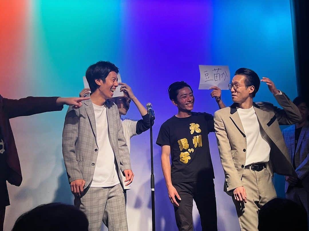 しょっぴーさんのインスタグラム写真 - (しょっぴーInstagram)「昨日は #笑タイム vol,7  今回も無事に終了！ご来場の皆様、本当にありがとうございました！満席感謝！  ネタは漫才とコント！！色々な挑戦もできて良かった！！  企画ではミーナの喜助くんと念願の豆苗漫才！笑 めっちゃ楽しかった✌️  ゲストのミーナのお二人、盛り上げてくれてありがとう！！！  そして差し入れもたくさん、、本当にいつもありがとうございます！  来月は年内ラスト！ 12/27(水)18:00開場、18:30開演！ (軽い忘年会あり) お待ちしてます*\(^o^)/*  #溝ノ口劇場 #さくらだモンスター #九州男子"#下地孝明 #タダノリモンスター #ぷれいぼうる #ミーナ #漫才協会 #西川ゆりの #豆苗」11月23日 11時29分 - syoppy0110