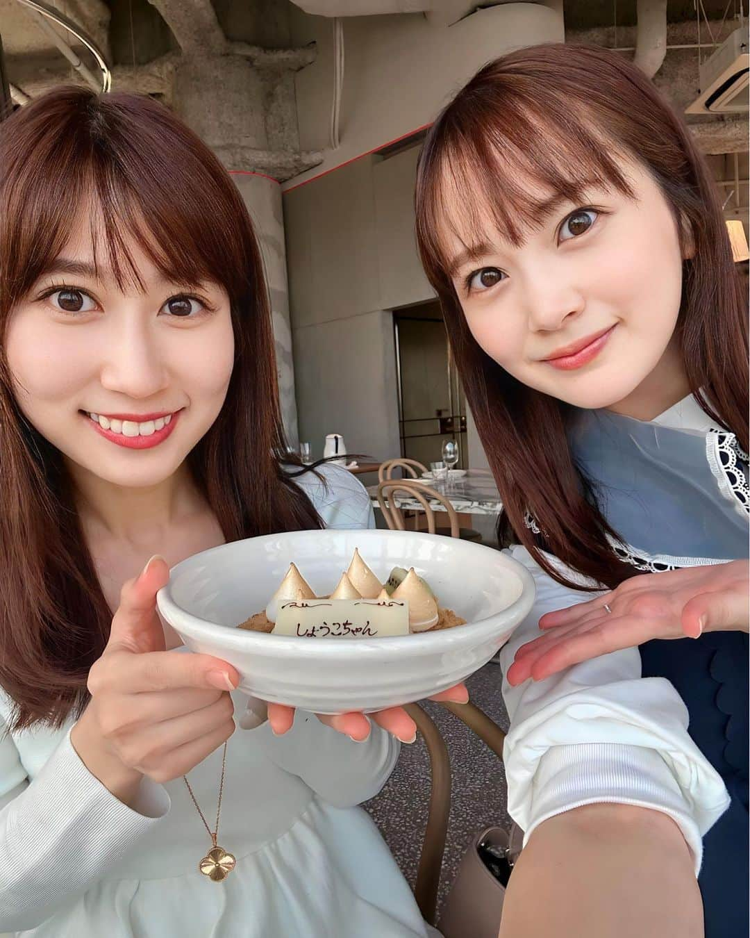 浜田翔子さんのインスタグラム写真 - (浜田翔子Instagram)「出産頑張ってね♡ って 真美ちゃん @amaimami ありがとう♡  子ありだと会話も途切れながらのだけど 子なしだとスムーズに色々話せるから楽しかったなぁ♡  久々の大好きなお店ギリシャ料理APOLLOお料理も最高だった🥹周り赤ちゃん沢山いたから子連れでは行った事ないから又行きたいな。。☺️  真美ちゃんと偶然、同時期に同じbag購入してたの♡ @michinoparis  私はキャンバスブラックなのだけど 色沢山あって他の色も欲しくなるくらい使いやすい☺️」11月23日 11時48分 - shoko_hamada