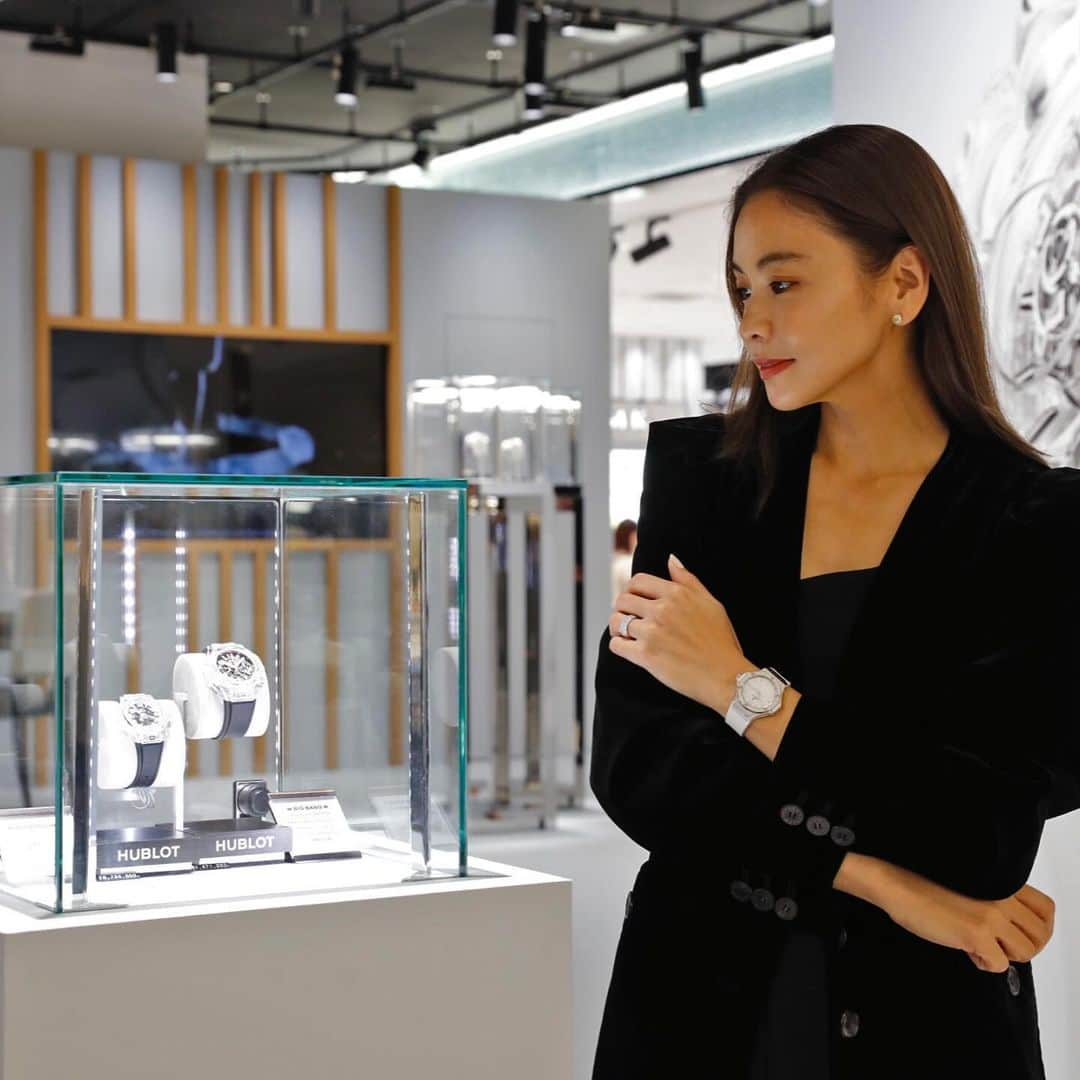 滝沢眞規子のインスタグラム：「伊勢丹新宿店 本館1階 ザ・ステージで開催中の「HUBLOT LOVES ART」✨ 村上隆さんとのコラボレーションはもちろん、新作や限定コレクションが盛りだくさんでした✨ 28日(火)までの開催なのでぜひ☺️  @hublot  @hublot_japan  #Hublot  #ウブロ #PR」