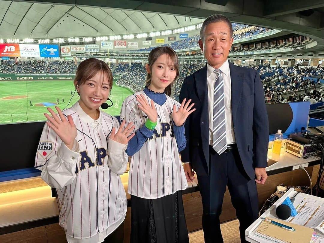 中川絵美里さんのインスタグラム写真 - (中川絵美里Instagram)「🏟️  アジアプロ野球チャンピオンシップ2023 日本代表が大会連覇🏆そして井端ジャパン初タイトル、本当におめでとうございます。  日本戦4試合&3位決定戦の中継MCを担当させていただきました。 宮崎キャンプの取材からあっという間でしたが、来季以降にも繋がるワクワクした瞬間がたくさんみられたとても濃い時間で。今大会は取材させていただいたものをなるべくすぐにお伝えするリポートを目指していたので、取材したての言葉をたくさんお伝えでき嬉しかったです☺️  WBCに続きprimevideoチームにお世話になりました。 1年の中で二度もこんなお役目をいただき大変光栄でした！本当にありがとうございました。  ドームを盛り上げる様々な皆さまと🤝📸  #アジアプロ野球チャンピオンシップ2023 #primevideo #侍ジャパン」11月23日 11時51分 - emiri_nakagawa