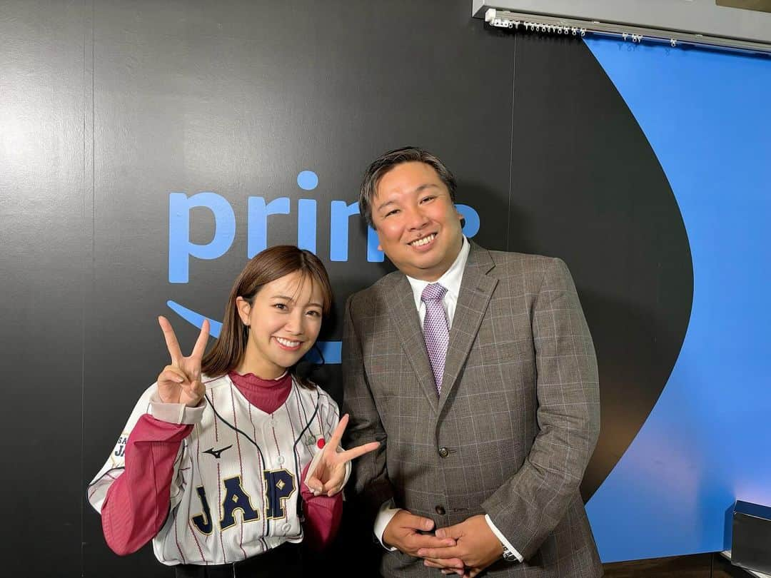 中川絵美里さんのインスタグラム写真 - (中川絵美里Instagram)「🏟️  アジアプロ野球チャンピオンシップ2023 日本代表が大会連覇🏆そして井端ジャパン初タイトル、本当におめでとうございます。  日本戦4試合&3位決定戦の中継MCを担当させていただきました。 宮崎キャンプの取材からあっという間でしたが、来季以降にも繋がるワクワクした瞬間がたくさんみられたとても濃い時間で。今大会は取材させていただいたものをなるべくすぐにお伝えするリポートを目指していたので、取材したての言葉をたくさんお伝えでき嬉しかったです☺️  WBCに続きprimevideoチームにお世話になりました。 1年の中で二度もこんなお役目をいただき大変光栄でした！本当にありがとうございました。  ドームを盛り上げる様々な皆さまと🤝📸  #アジアプロ野球チャンピオンシップ2023 #primevideo #侍ジャパン」11月23日 11時51分 - emiri_nakagawa