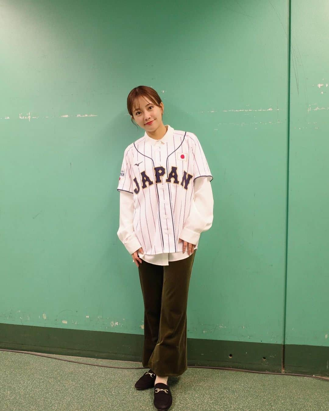 中川絵美里さんのインスタグラム写真 - (中川絵美里Instagram)「⚾️  そして今大会もスタイリストのマリエ氏にユニフォームに合わせた様々な衣装を用意していただきました☺︎  タグ付けしてます🏷️  hair&makeは @yukiishioka 🤍  #衣装#ユニフォームコーデ」11月23日 11時52分 - emiri_nakagawa