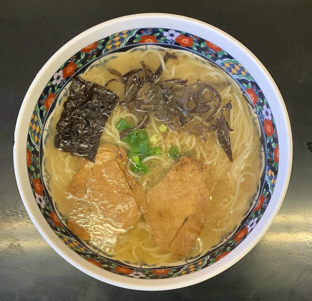 白鳥雪之丞のインスタグラム：「熊本初日ランチ🤤🍜  #ラーメン #ラーメン定食 #ラーメン天和 #天和 #熊本」