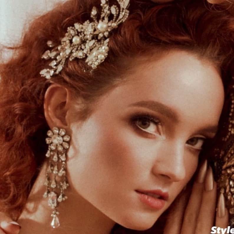のインスタグラム：「@ericksonbeamon earrings and hair combs  @candacenelson @faddy_magazine_usa」