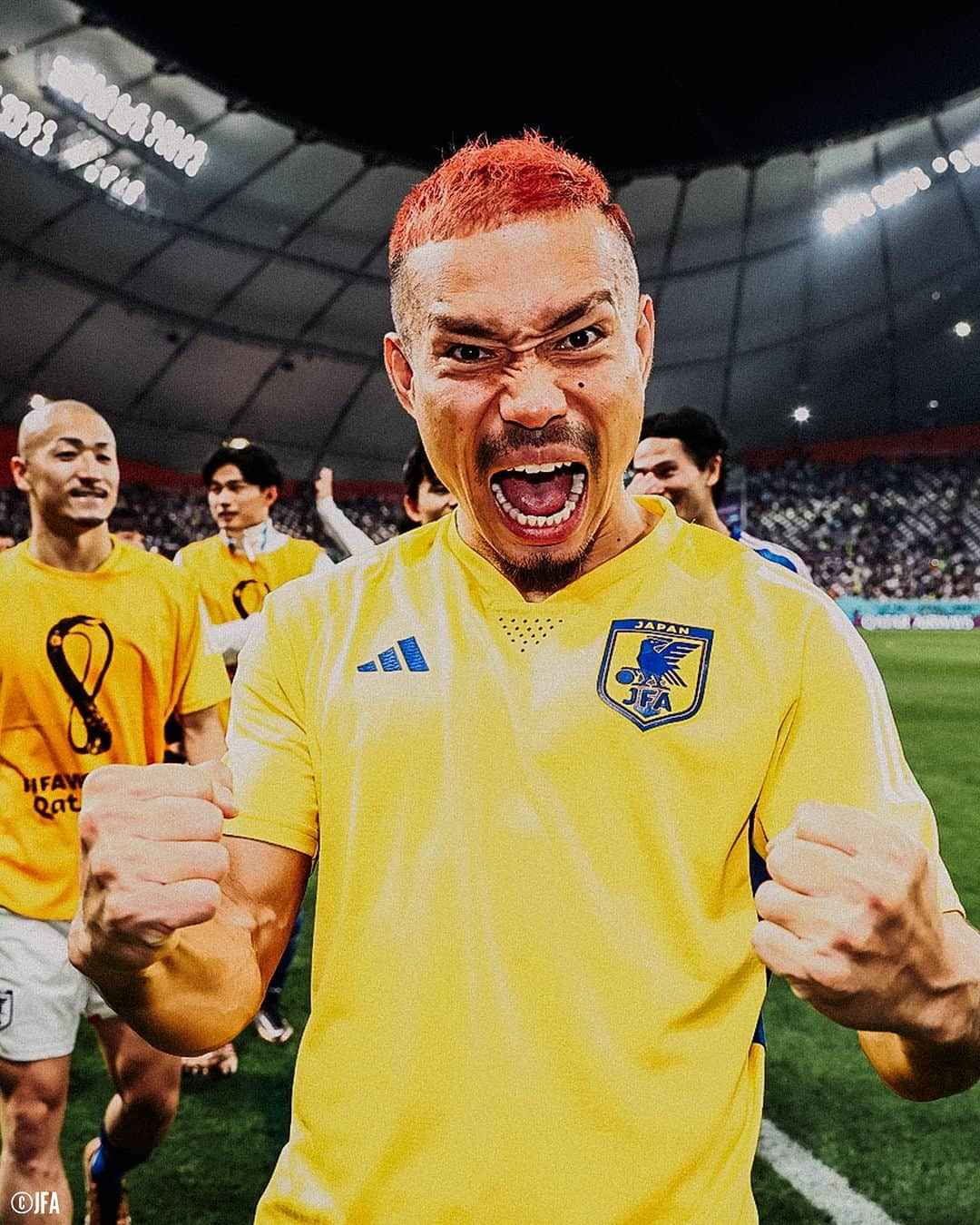 Ｊリーグさんのインスタグラム写真 - (ＪリーグInstagram)「あの逆転劇から1年🔥  1年前の今日、FIFAワールドカップカタール2022の初戦、ドイツ代表戦が行われました。 日本代表は堂安律 選手と浅野拓磨 選手のゴールで劇的な逆転勝利🇯🇵 世界に衝撃を与えました👏  #堂安律 #浅野拓磨 #権田修一 #長友佑都 #吉田麻也 #森保一  #サッカー日本代表 #daihyo #日本代表  #Jリーグ #jleague #サッカー #soccer #football #J30」11月23日 12時00分 - jleaguejp