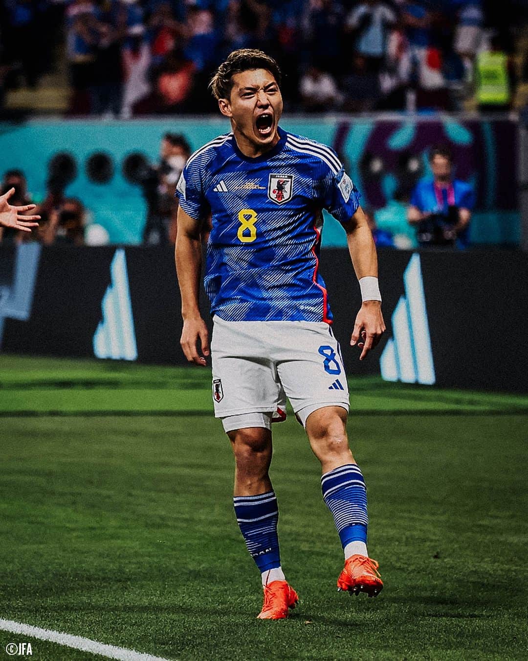 Ｊリーグさんのインスタグラム写真 - (ＪリーグInstagram)「あの逆転劇から1年🔥  1年前の今日、FIFAワールドカップカタール2022の初戦、ドイツ代表戦が行われました。 日本代表は堂安律 選手と浅野拓磨 選手のゴールで劇的な逆転勝利🇯🇵 世界に衝撃を与えました👏  #堂安律 #浅野拓磨 #権田修一 #長友佑都 #吉田麻也 #森保一  #サッカー日本代表 #daihyo #日本代表  #Jリーグ #jleague #サッカー #soccer #football #J30」11月23日 12時00分 - jleaguejp