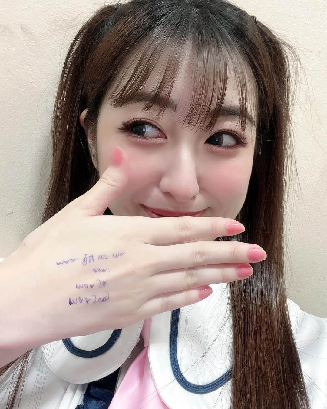 伊豆田莉奈さんのインスタグラム写真 - (伊豆田莉奈Instagram)「มาจงมาจ๊ะอะไร มาจุ๊บนี่มา 😗🩷  #IzurinaCGM48 #伊豆田莉奈 #いずりな #CGM48」11月23日 12時01分 - rina.cgm48official