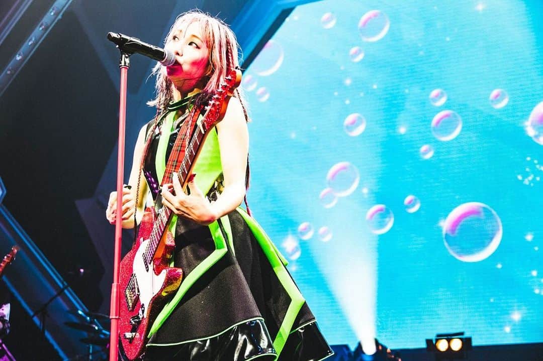 LiSAのインスタグラム：「#LANDERツアー　明日は12公演目、初着陸の函館ですっ🚀🦀よろしくねっ☻  📸　@cazrowaoki」