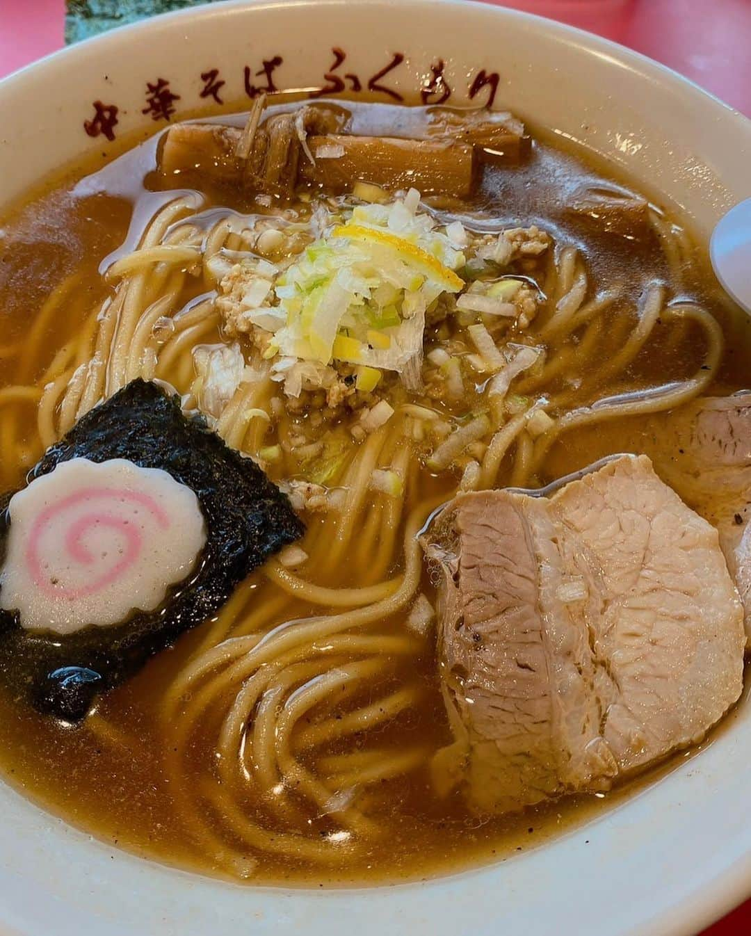 石川あんなさんのインスタグラム写真 - (石川あんなInstagram)「祝日ですね🍜  働くみなさまお疲れさまです！ 祝日なのに営業してくれるお店ありがたや、、 今日はつけ麺だよ！！美味しかったよ！！！  昨日はいい夫婦の日だったので 壺のバウムクーヘンを食べました😚  #勤労感謝の日 #いい夫婦の日 #中華そばふくもり」11月23日 12時14分 - anna_iskw