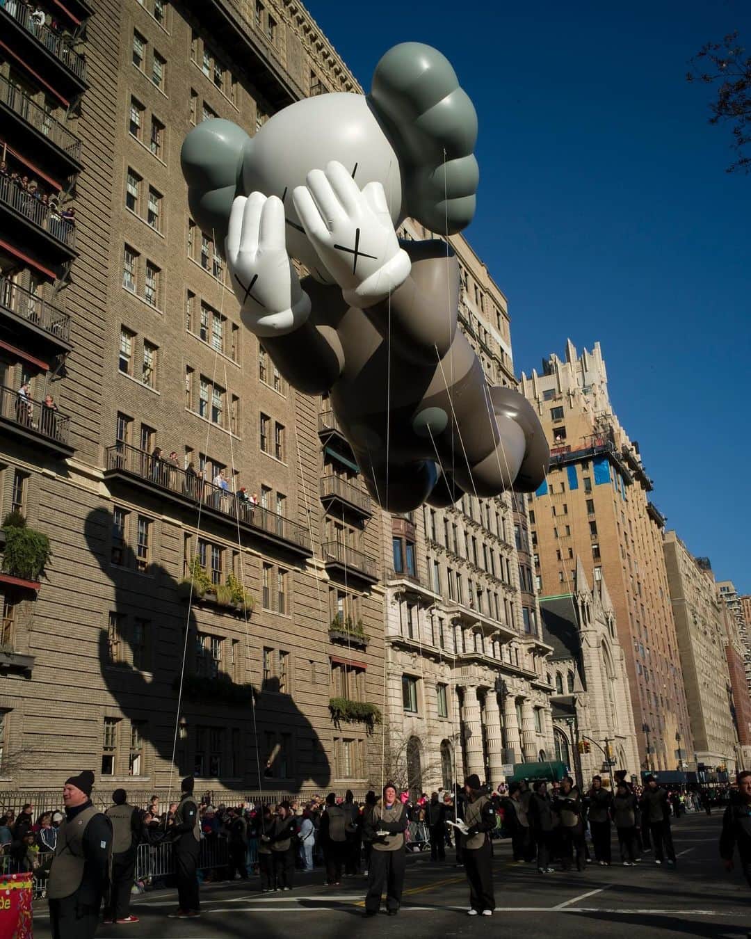 KAWSONEのインスタグラム：「Macy’s Thanksgiving Day Parade, New York, 2012 #KAWS #timeflies」