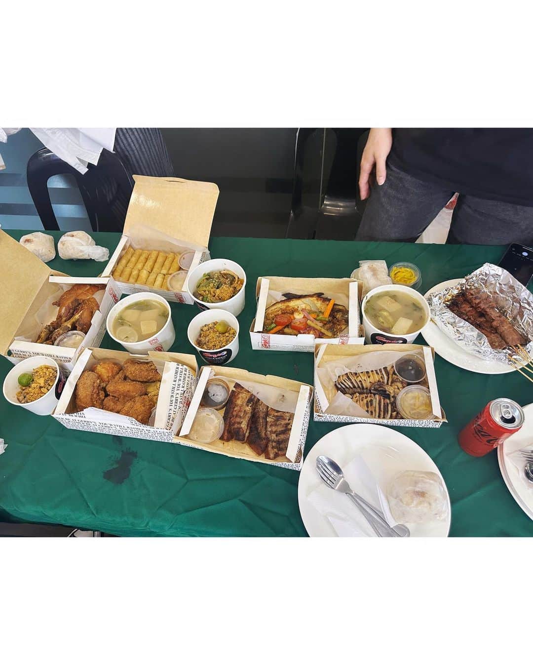 ダラ さんのインスタグラム写真 - (ダラ Instagram)「Manila photo dump ✈️😋🎁🎄🎅🏻🐱💐🍔🍝🍺」11月23日 12時17分 - daraxxi