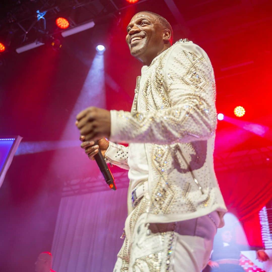 エイコンさんのインスタグラム写真 - (エイコンInstagram)「#akonsuperfantour HAPPY THANKSGIVING Everyone」11月23日 12時33分 - akon