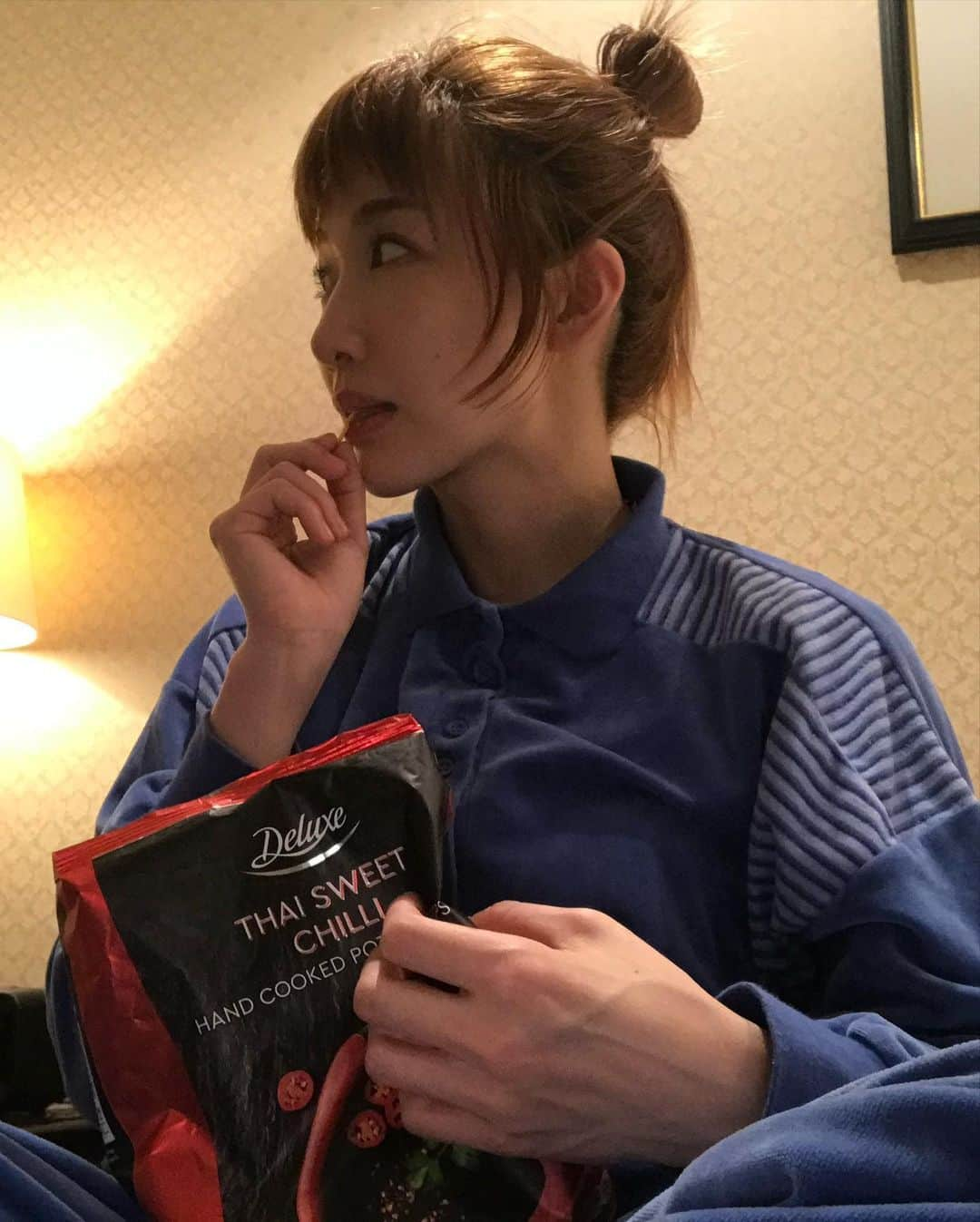 中嶋イッキュウさんのインスタグラム写真 - (中嶋イッキュウInstagram)「ちょいちょい質問いただいてた この旅でずっと履いてたデニムは  大好きな  @desigual  ✖️ @maria_escote   でした👖  UKでは古着屋さん巡りしまくってたくさんお洋服買いまくったので😣またそのうちYouTubeで自慢します🇬🇧」11月23日 12時34分 - ikkyu193