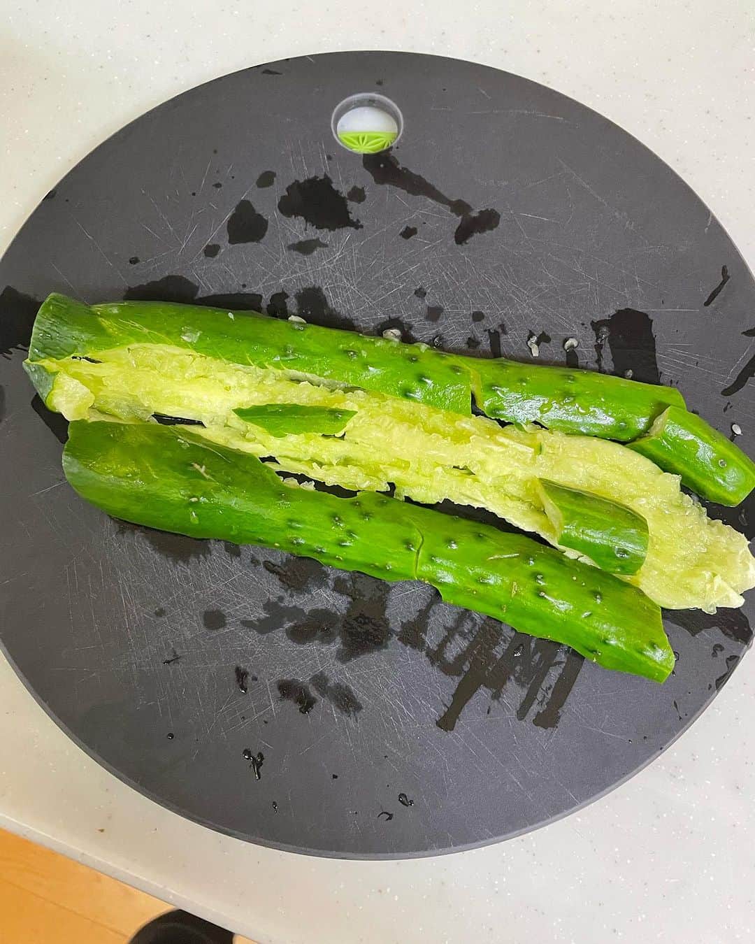 飯島直子さんのインスタグラム写真 - (飯島直子Instagram)「こんにちは^ - ^♪  こちらは暖かい朝です  来週末から寒くなるとウワサで聞きましたが  庭の紫陽花が咲きびっくり  昨日はメッセージで蝉が鳴いていたと  虫も植物も驚きの気候ですね  そりゃ人間も大変です  体調崩さないよう気をつけようね^_^  昨夜の白樺は30センチくらいの小さいものです  二年前に買って仕舞うのが面倒で置き去りです^ ^  21.22日のへんじすこしです＾＾  さゆり49才誕生日おめでとう♪体調はどうかな^ - ^？変化ある年頃、カラダに気をつけ頑張っていこうね！健康でステキな一年になりますように♪  raka50才誕生日おめでとう♪誕生日にデビュー50周年のコンサートへ♪感慨深いね(´∀｀*)歴史を感じる、良い記念になったね♪健康に気をつけステキな一年になりますように♪  s.h_blossom57才誕生日おめでとう♪ 体調は大丈夫かな^ - ^ステキな60才目指してがんばろうね٩(๑❛ᴗ❛๑)۶健康に気をつけ良い一年になりますように♪  aki.52才誕生日おめでとう♪オカメインコのポーチかわいい♡今日は初の落語を聴き…気分低迷中を吹き飛ばしてきてね！健康に気をつけステキな一年になりますように♪  美由紀結婚30周年記念日おめでとう♪ 忍耐記念日^ - ^笑。長くいると色々あるよね 見送る覚悟で^_^夫婦健康で、そこそこに…いつまでも仲良くね♪  両親結婚記念日54回目♪おめでとう♪ 今日はお祝いするかな^ - ^健康に気をつけ長生きしてね♪純子！  今日は愛犬マロンの8才誕生日^ - ^ほどほどに仕事して夜はお祝いだ♪おめでとう♪  micco〜♪いつもありがとう！  ひでみ！今日は通販で買った靴オープンしよう♪  あいうえお♡  ホールインワンtoshi！昨日は準優勝！おめでとう♪ 寒暖差激しいから体調気をつけてね！  令子！お父さん葛餅喜んでるね…(*´-`) ありがとう令子って言ってるよ  桜♪  事務仕事やっつけた！おつかれ！ひろたん( ´ ▽ ` )♪  サツマイモの天ぷらすき^ - ^サツマイモ料理… 大学イモ、サツマイモごはん、味噌汁もおいしいよね^_^メッセージでサツマイモの肉じゃがが美味しいと教えてもらったので今度チャレンジするよ♪ すず！いつもありがとう♪  牡蠣！すきすき^ - ^三者面談お疲れさま！ smile♪  パパとラーメン美味しかった？nana♡  好きな飲み物はコーヒー^ - ^ルイボスティーはカラダにいいよね^ - ^neruneacce！  ポメチワワのココちゃん♪更年期負けないでがんばろー٩(๑❛ᴗ❛๑)۶あい先生…メモメモ…yyyuuko！  鈴は昨日ずっとお母さんと一緒(´∀｀*) 今日はがんばってお留守番しててねヨシヨシ^ ^  まち♡  愛犬は腎臓サポートのカリカリごはんと老犬用の缶詰とジャーキーをちぎり混ぜてあげてるよ^_^  今日はおかずがないので卵かけごはん  冷凍ごはん  味噌汁(残)  きゅうり塩麹  シャケ瓶(経理小平産)  腹六分目です  木曜日、勤労感謝の日  働いてるひとを労う日なので、全国的に休みにしてもらいたいですね  今日は…今日はとくにほどほどに  仕事も家事もそこそこに  がんばり過ぎずがんばろう( ´ ▽ ` )ﾉ♡」11月23日 12時34分 - naoko_iijima_705_official