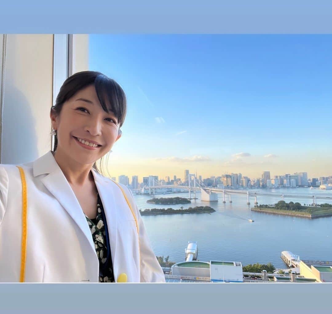 小野真弓のインスタグラム：「お知らせです📺✨^ ^  🧡11月25日（土） 🧡12月2日（土）  13時半頃  フジテレビ（関東ローカル） 【ラフラボ】  乾燥するこの季節に欠かせないもの🍂 おいしいもの😋 を、リサーチしてます☝️😆 関東のみなさま、是非ご覧ください^ ^  YouTubeでも、アップされていますので 良かったらチェックしてみてくださいね☺️  🥼 2012年から準レギュラーで出演させて頂いているラフラボも、気づけば11年😳✨  💚山本高広さん @_yamamoto_takahiro_  ❤️鈴木勝大くん @katsuhiro___suzuki  🩷山崎あみちゃん @__ami.yamazaki__   のお三方と、色違いの白衣で、 かわりばんこで出動しております☺️」
